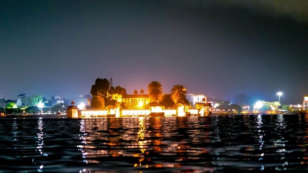 2. Kishore Sagar Lake and Jagmandir Palace: Where History Meets Romance